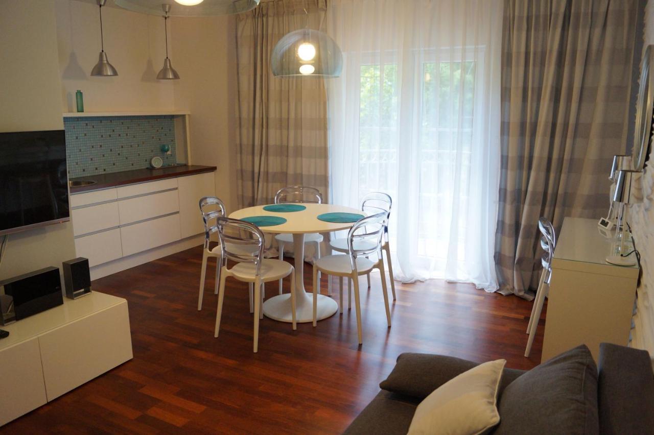 Apartament Przy Parku Kórnik Apartamento Exterior foto